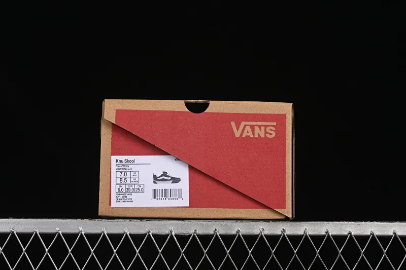 All categories Vans Vans series Vans Low Vans low-top Vans Knu Skool Vans low-top retro casual fat bread shoes VN0009QCCJJ